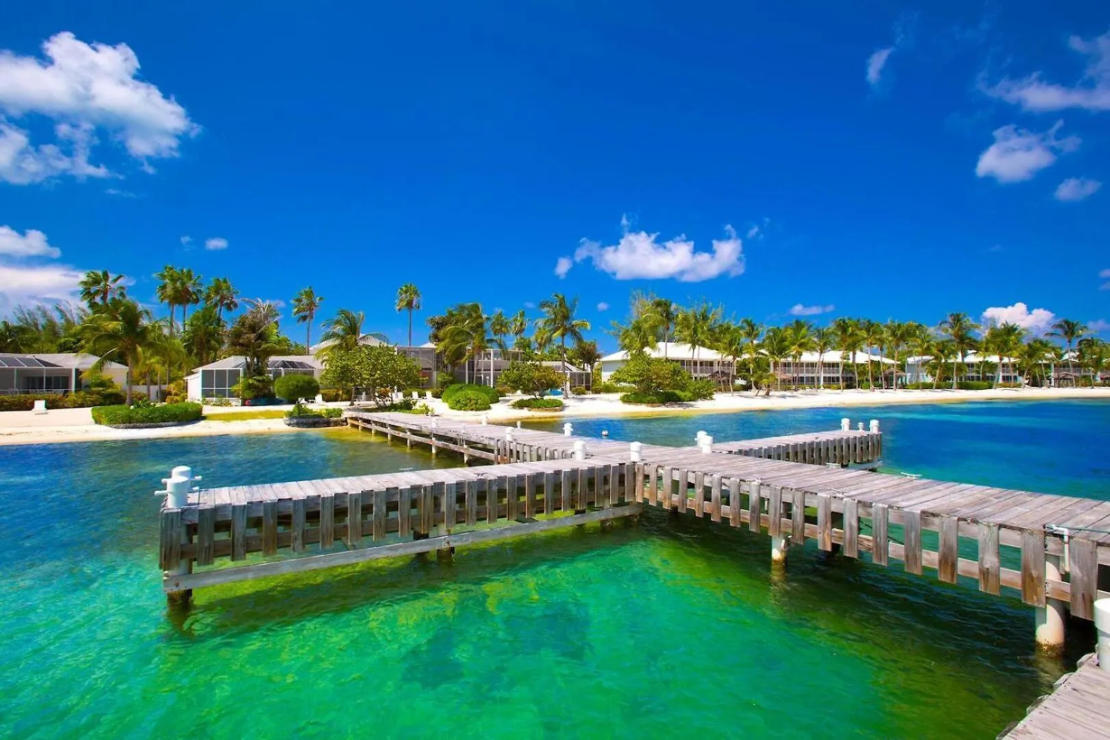 Pools Of The Kai 6 - Beachfront Condo With Private Pool Atrium, Modern Kitchen, And Outdoor Grill Driftwood Village 0*,  Kajmán-szigetek