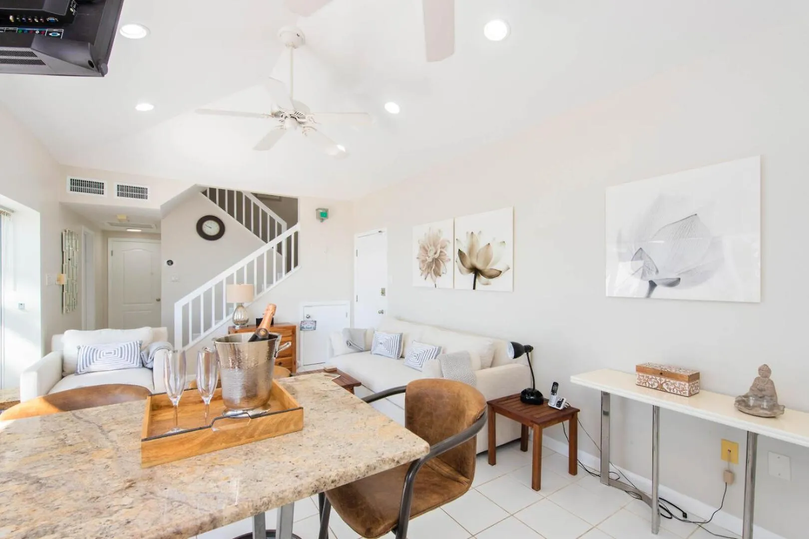 Apartman Pools Of The Kai 6 - Beachfront Condo With Private Pool Atrium, Modern Kitchen, And Outdoor Grill Driftwood Village