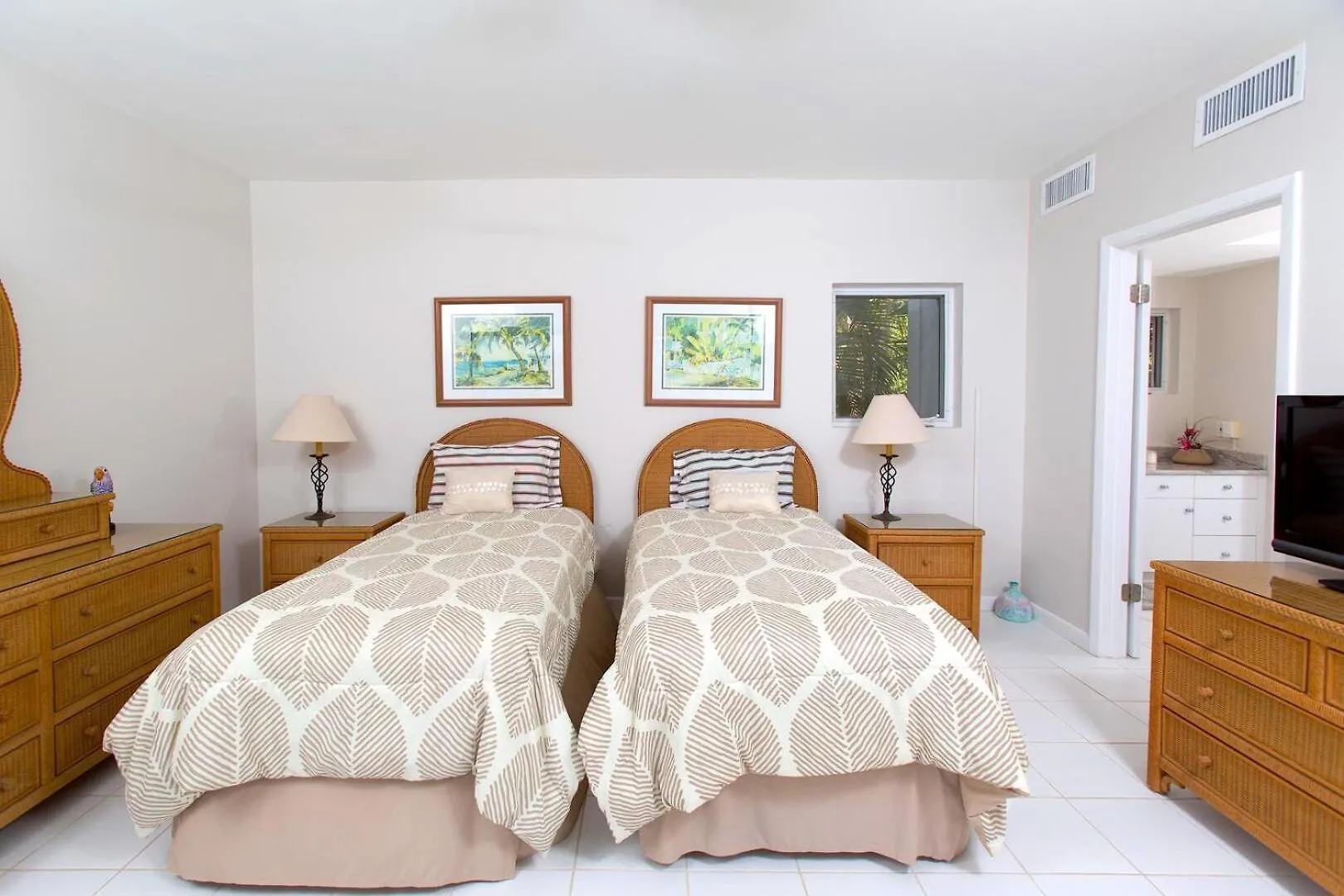 Pools Of The Kai 6 - Beachfront Condo With Private Pool Atrium, Modern Kitchen, And Outdoor Grill Driftwood Village Apartman