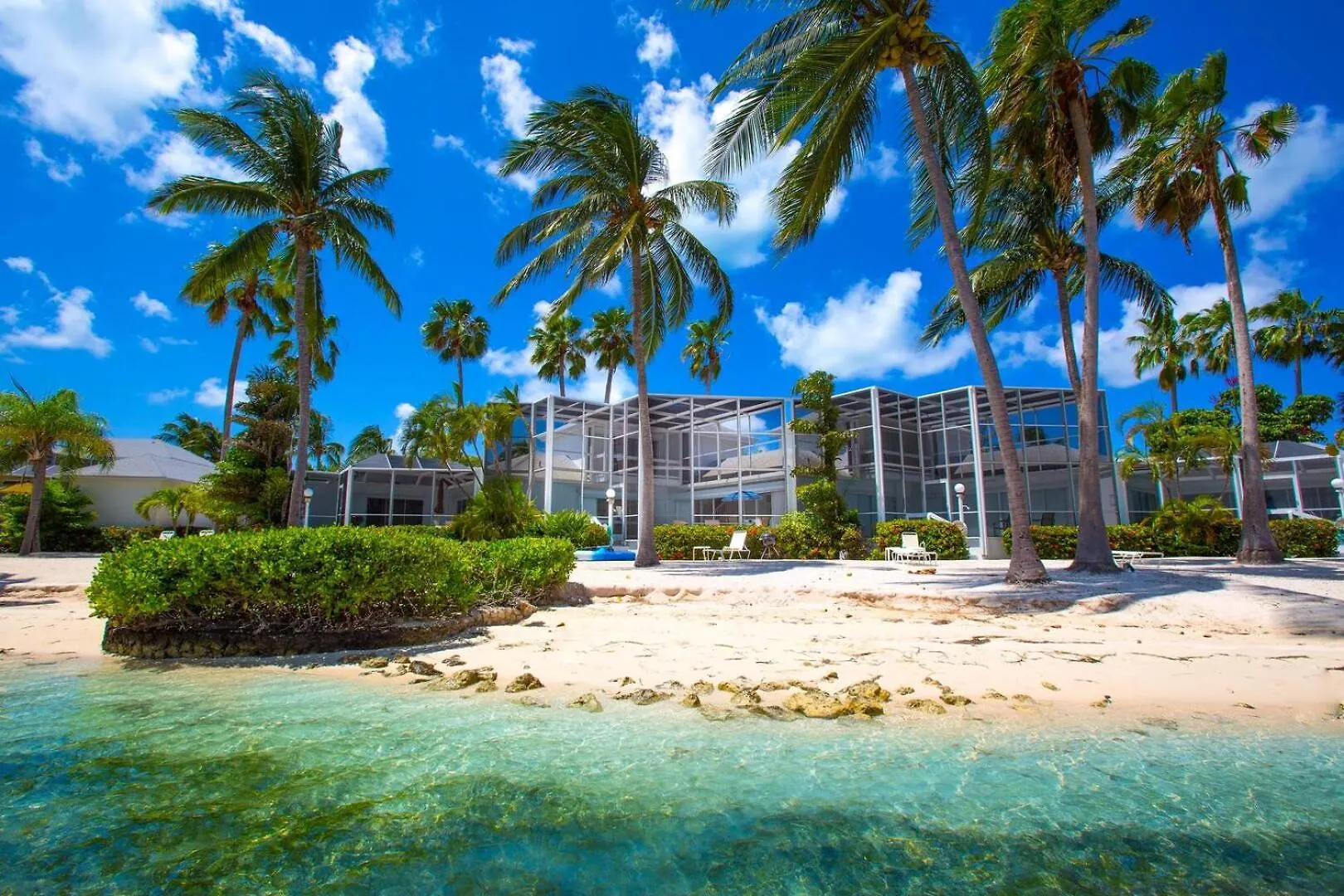 Pools Of The Kai 6 - Beachfront Condo With Private Pool Atrium, Modern Kitchen, And Outdoor Grill Driftwood Village Apartman
