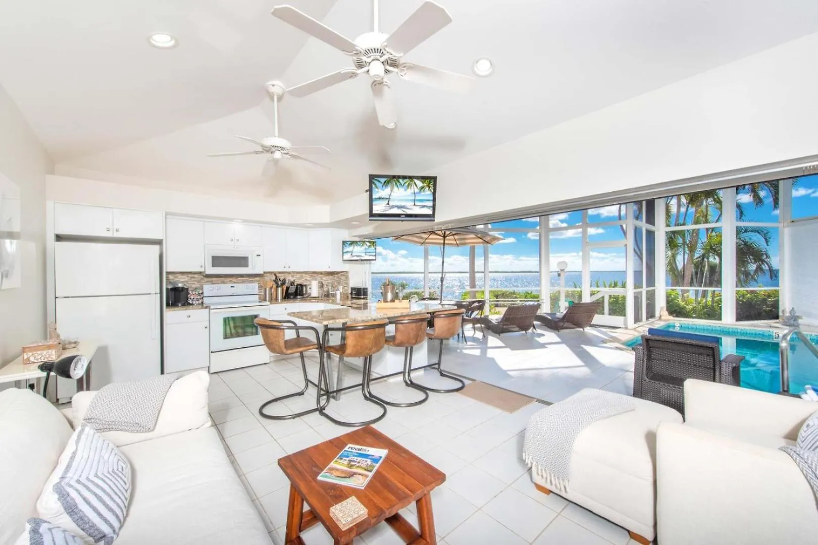 Pools Of The Kai 6 - Beachfront Condo With Private Pool Atrium, Modern Kitchen, And Outdoor Grill Driftwood Village 0*,  Kajmán-szigetek