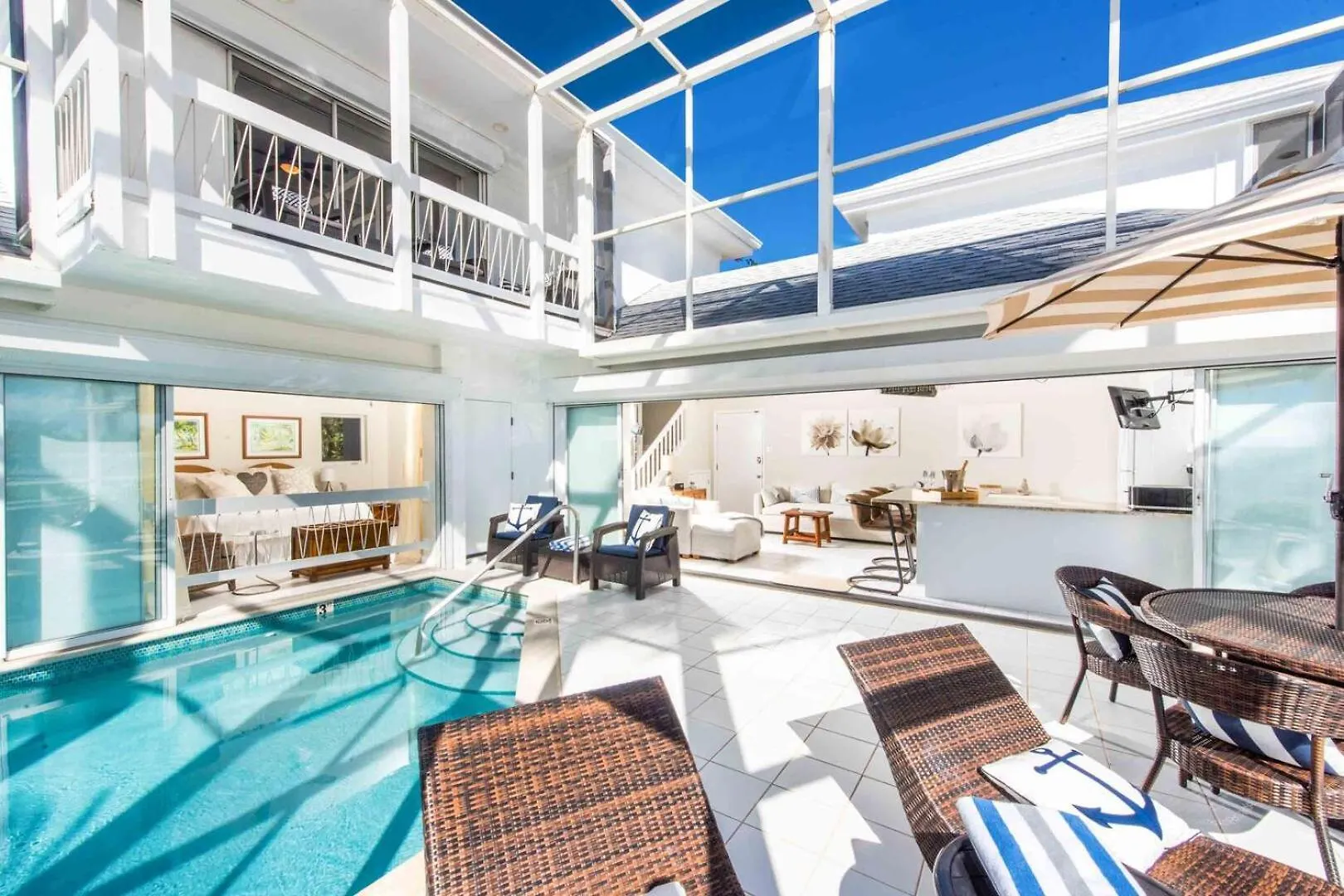 Pools Of The Kai 6 - Beachfront Condo With Private Pool Atrium, Modern Kitchen, And Outdoor Grill Driftwood Village Kajmán-szigetek